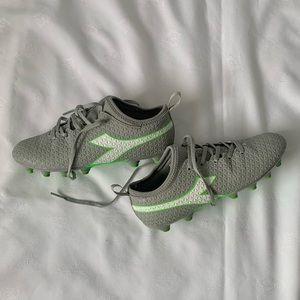 Kid’s diadora soccer cleats